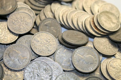 Vecchie monete sixpence - monete,